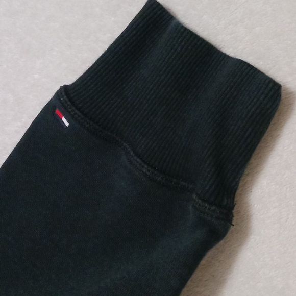 Tommy Hilfiger Sweater Men's Large Black With Logo On Front - Picture 3 of 8